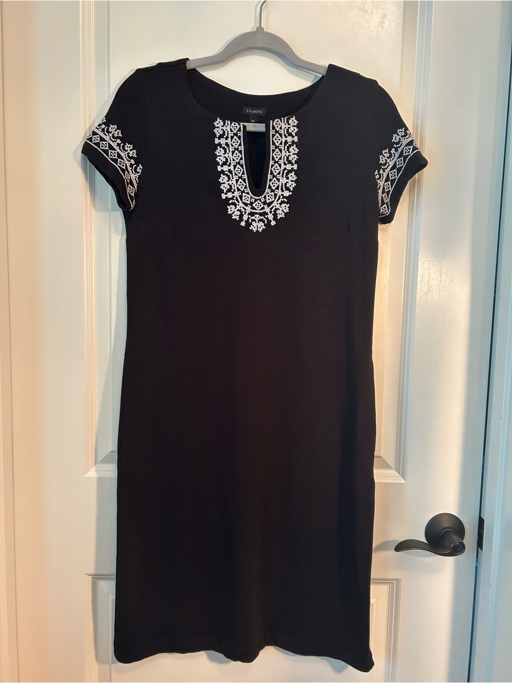 Talbots Cotton Knit Short Sleeve Dress in Black with White Embroidery XS, NWOT